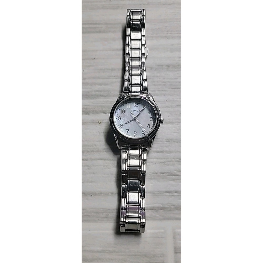 Timex TW2P76000 Easton Avenue Women's Silver Tone Watch Needs Battery